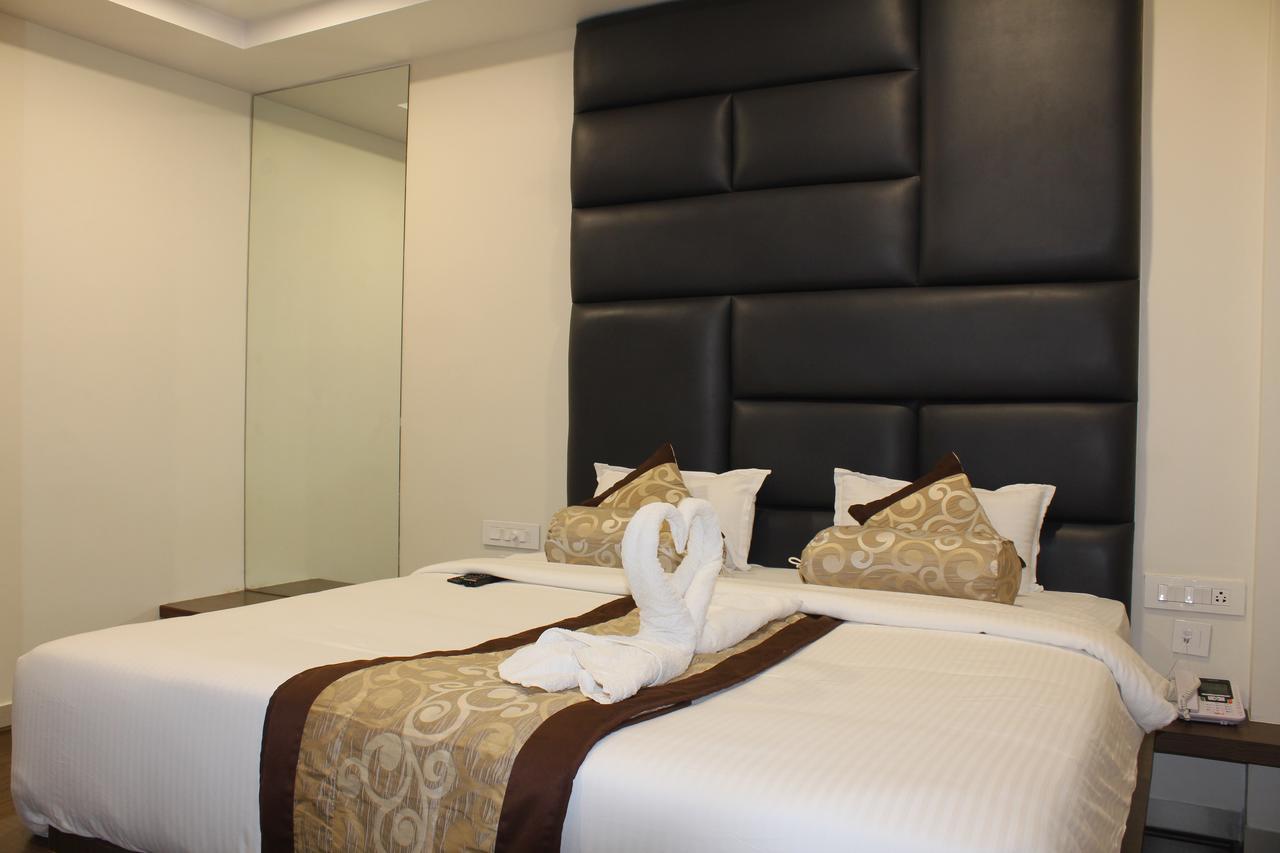 Hotel Grand Gayathri Khammam Экстерьер фото