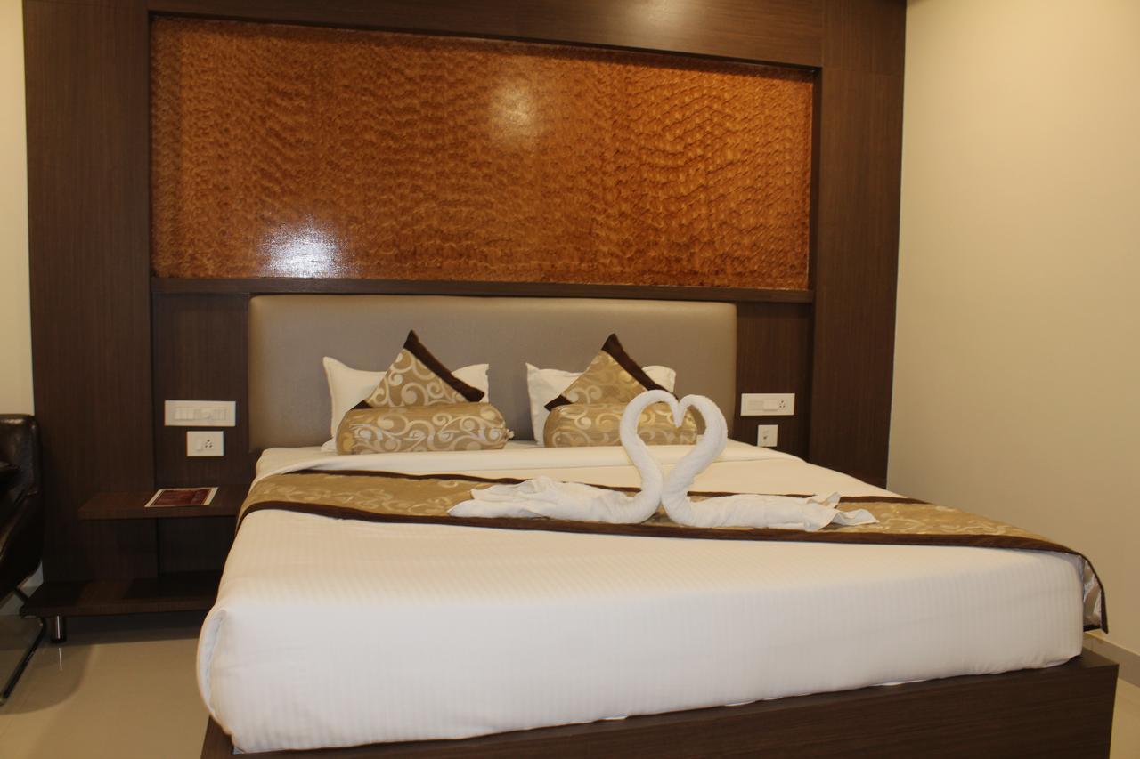 Hotel Grand Gayathri Khammam Экстерьер фото