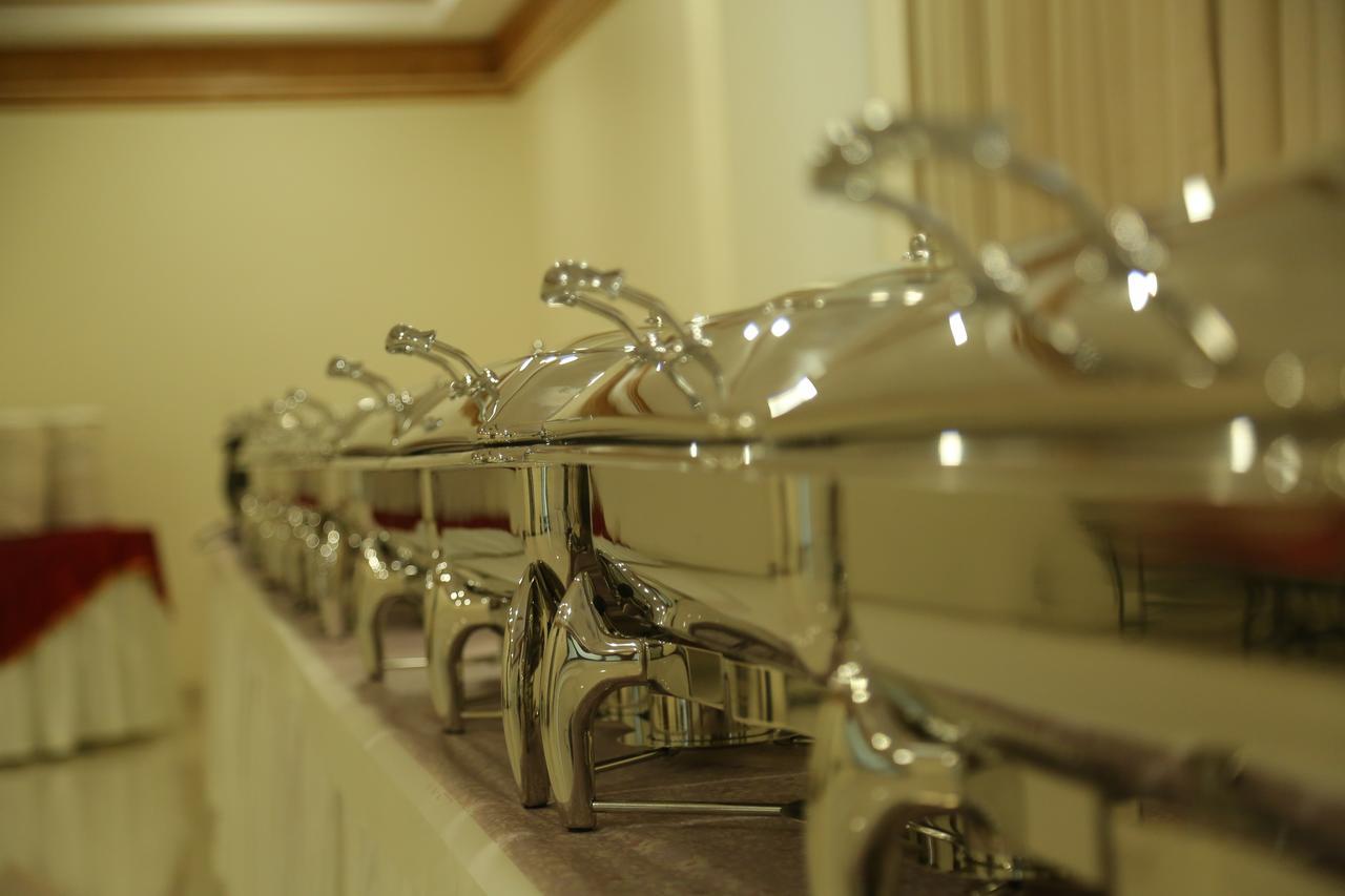 Hotel Grand Gayathri Khammam Экстерьер фото