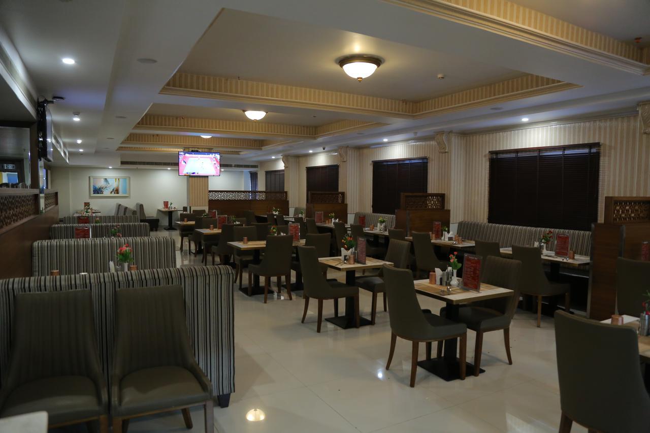 Hotel Grand Gayathri Khammam Экстерьер фото