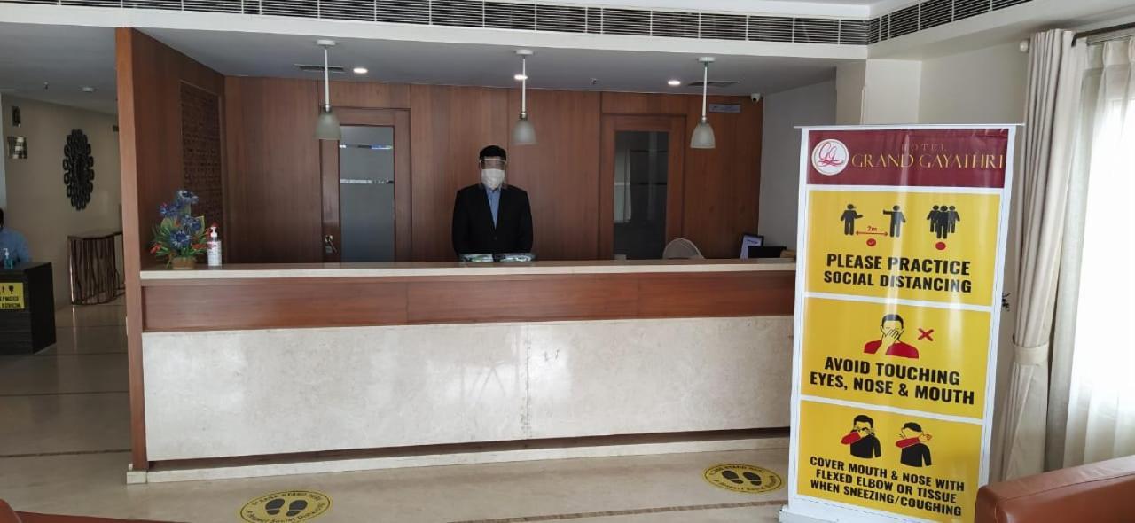 Hotel Grand Gayathri Khammam Экстерьер фото